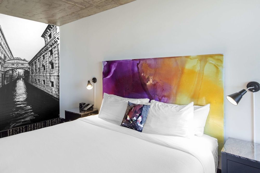 Room, 1 King Bed, Accessible (Mobility, Roll-In Shower)