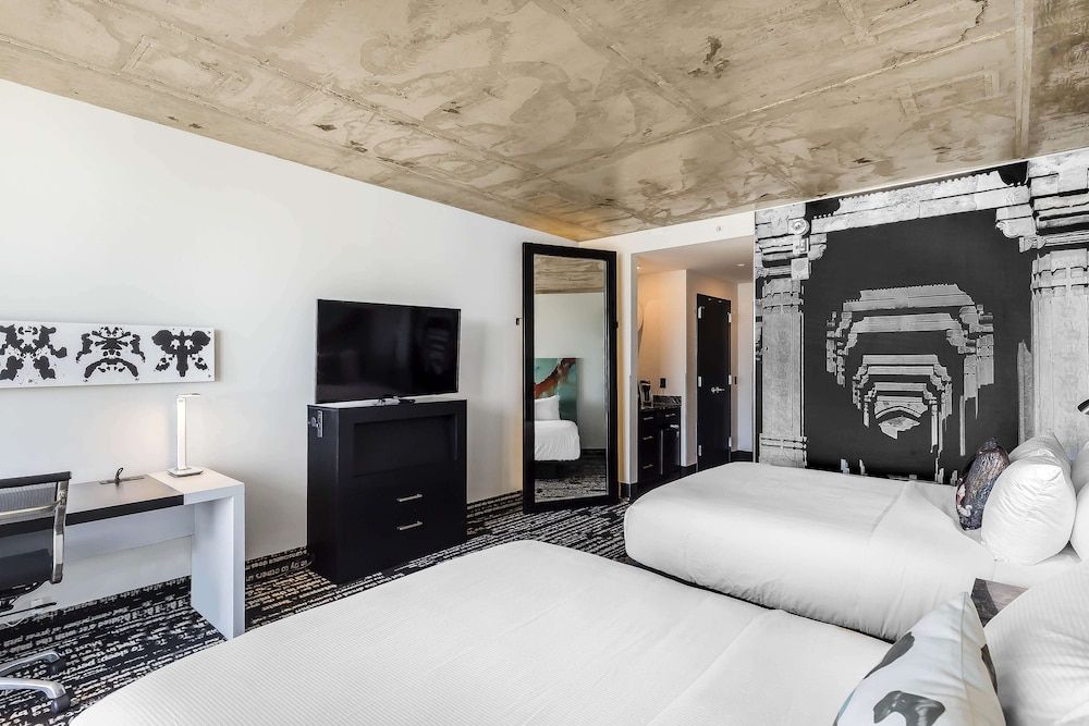 Room, 2 Queen Beds, Corner