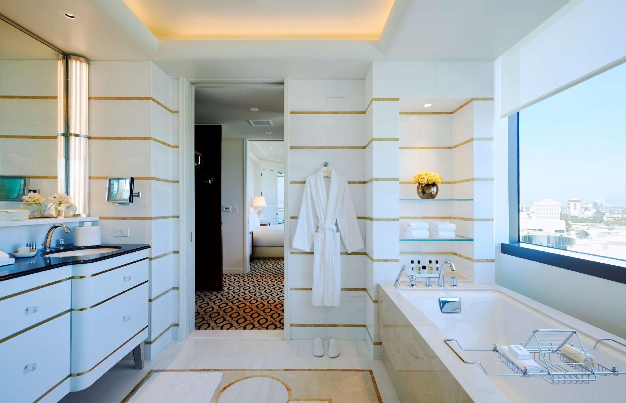 Beverly Hills Suite - Hearing Accessible