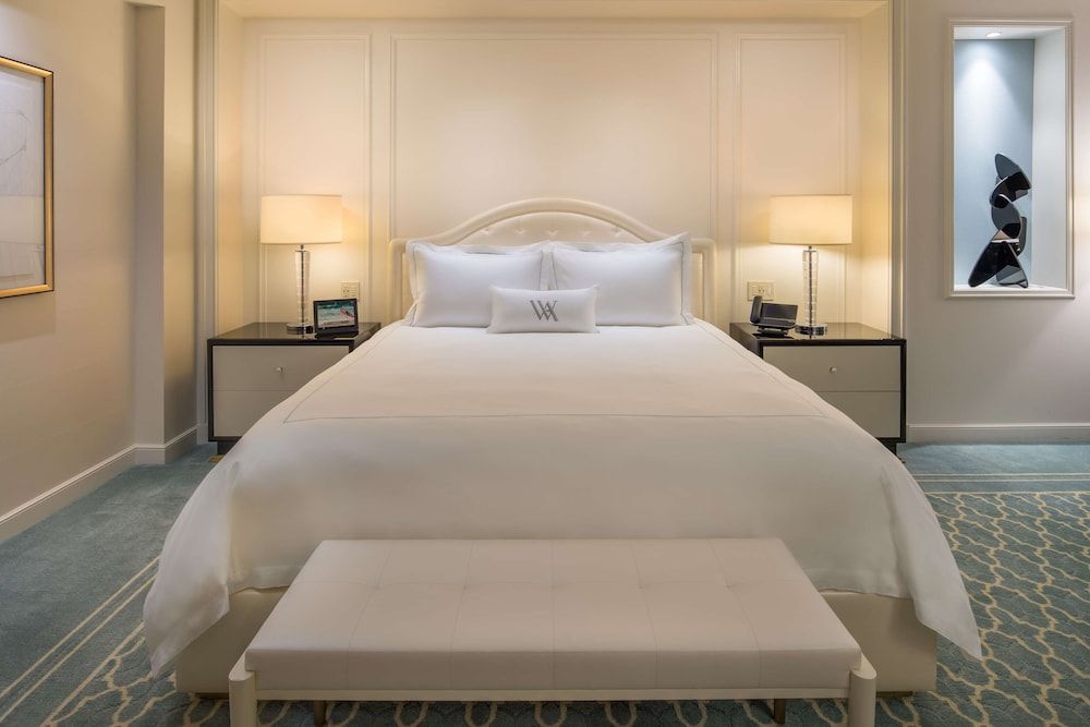 Deluxe Room, 1 King Bed, Accessible (Hearing)
