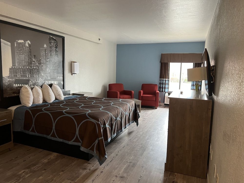 Business Room, 1 King Bed, Non Smoking