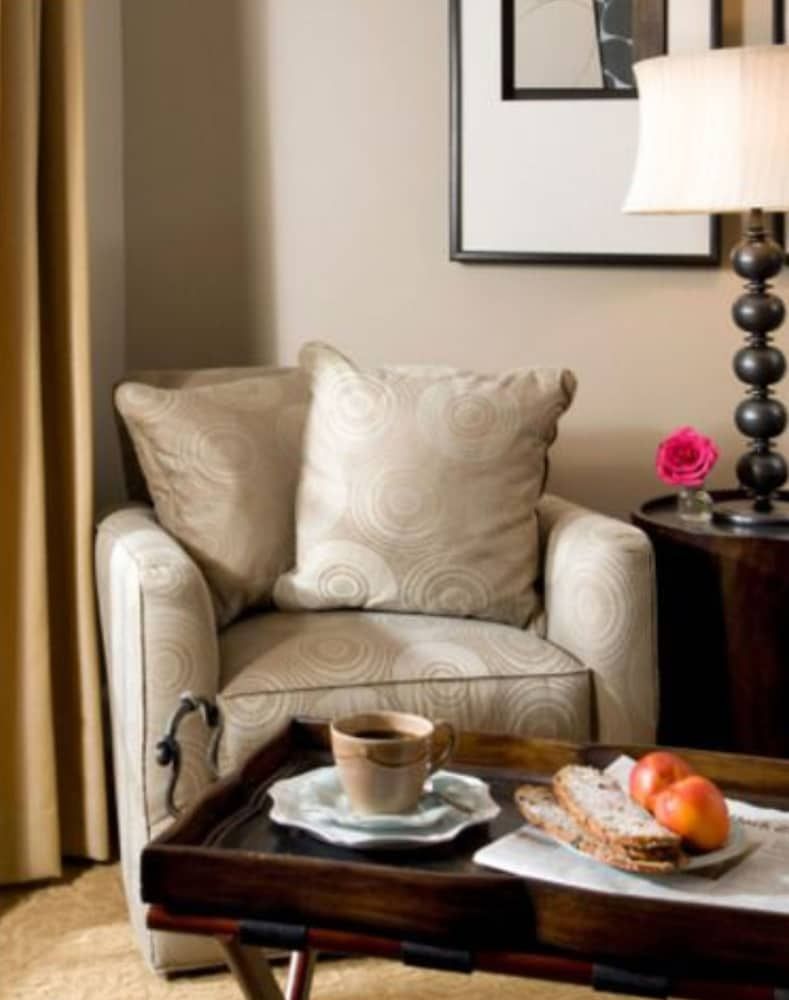 undefined La Maison in Midtown an urban B&B 8