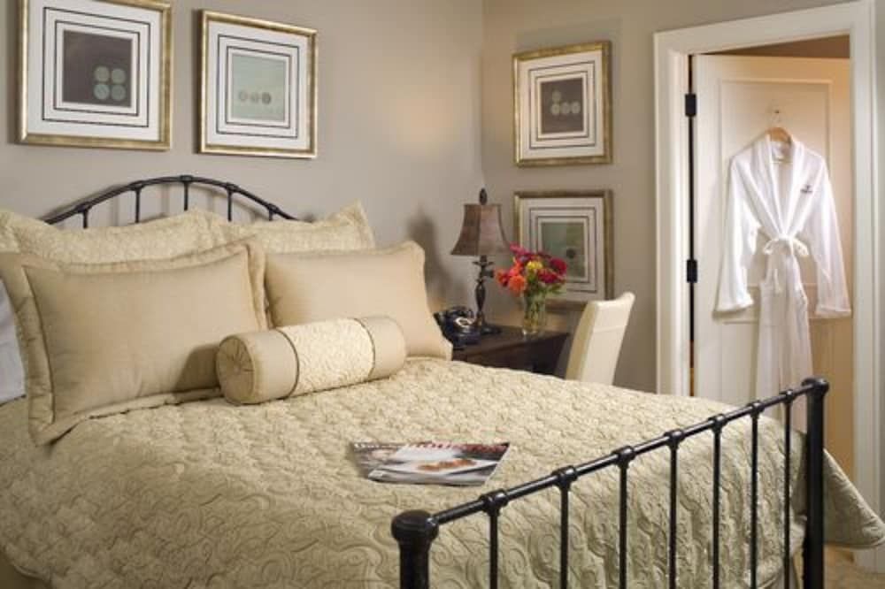 undefined La Maison in Midtown an urban B&B 10