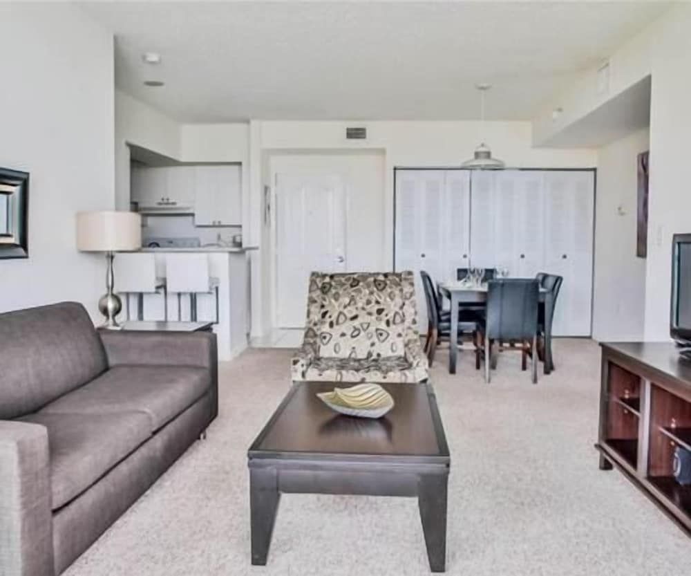 Luxury Apartment, 2 Bedrooms, Ocean View, Beachside