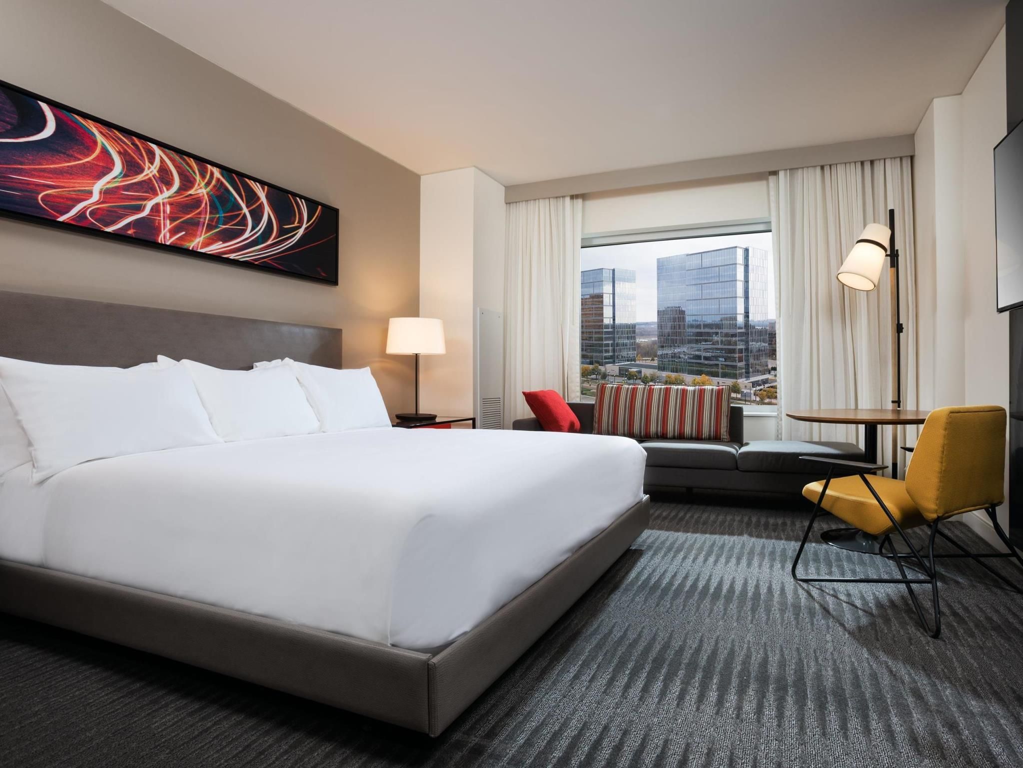 1 King Bed With Club Access