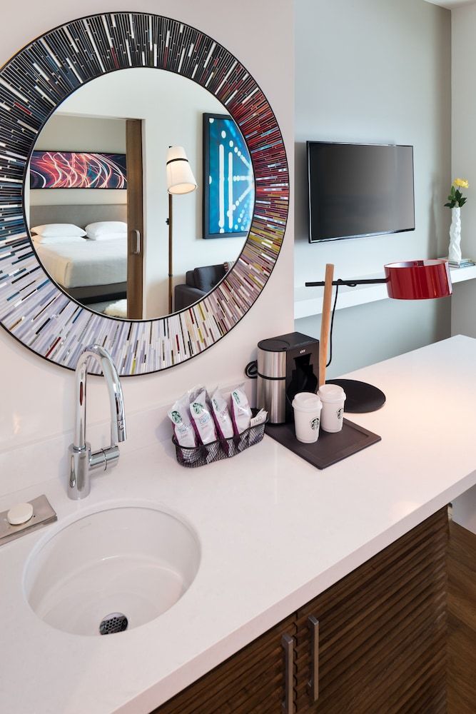 Hyatt Regency Bloomington - Minneapolis Regency, Suite, 1 King Bed 3