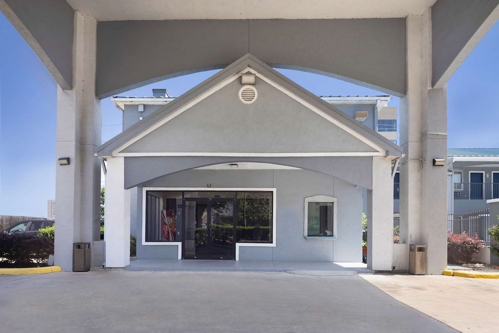 undefined Motel 6 Houston, TX - I-10 West 8