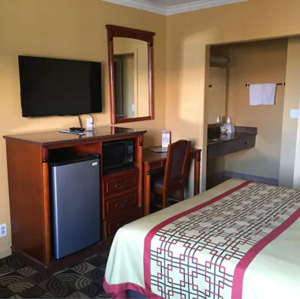 National City Motel Standard Room, 1 Queen Bed, Smoking 2