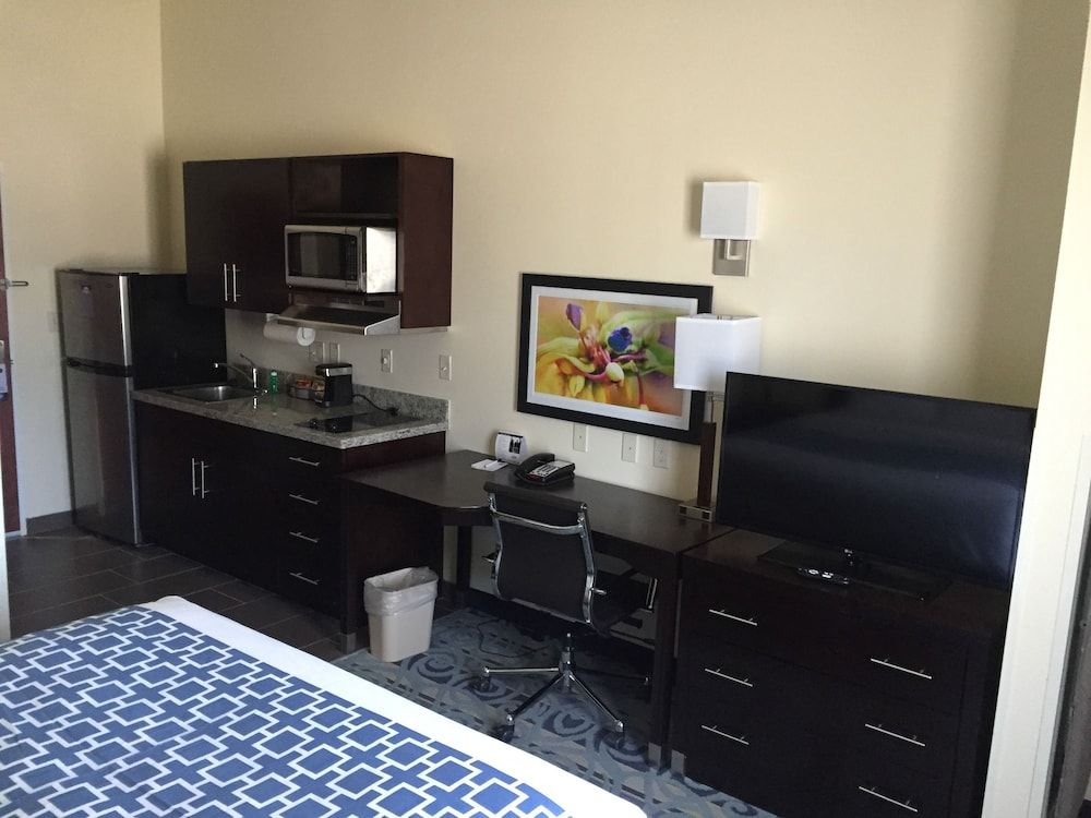 Standard Room, 1 Queen Bed, Non Smoking