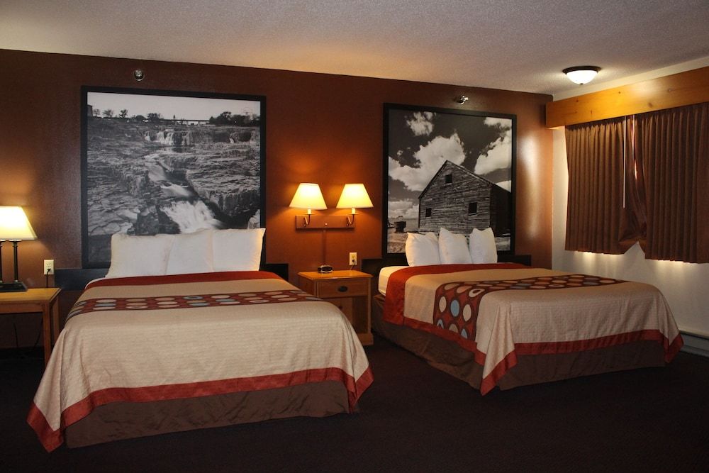 Room, 2 Queen Beds, Non Smoking (Main Building, Pet Friendly)