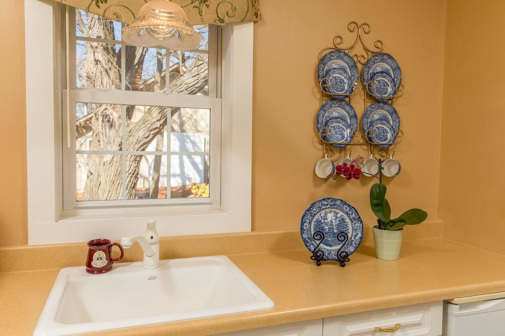 Goldmoor Inn French Country Cottage 6