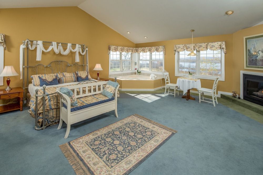 Goldmoor Inn French Country Cottage 3