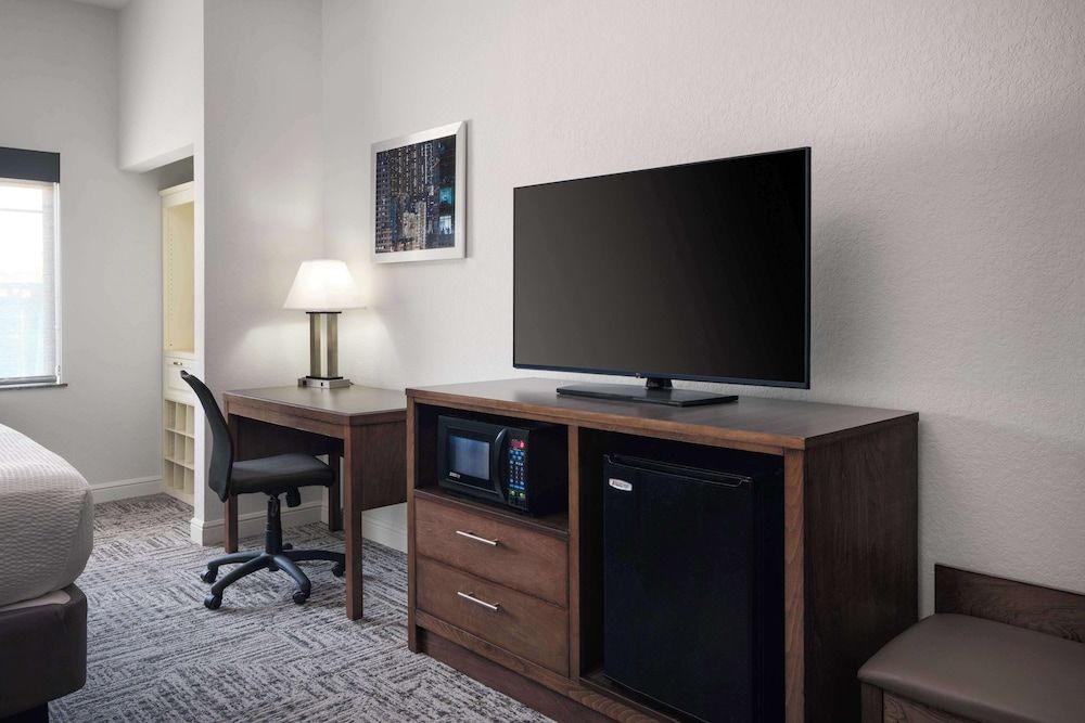 Best Western Plus College Station Inn & Suites Suite, 1 King Bed, Accessible, Bathtub (with Single Sofabed) 4