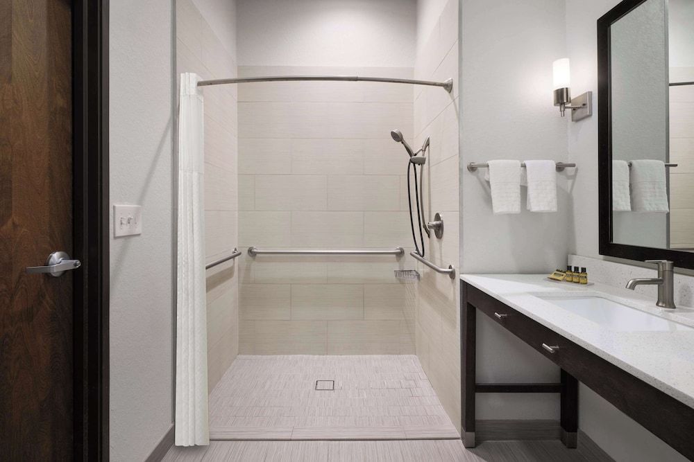 Best Western Plus College Station Inn & Suites Suite, 1 King Bed, Mobility Accessible, Non Smoking (with Sofabed) 3