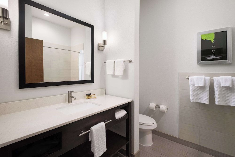 Best Western Plus College Station Inn & Suites Suite, 1 King Bed, Non Smoking (with Sofabed) 4