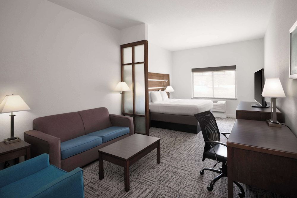 Best Western Plus College Station Inn & Suites Suite, 1 King Bed, Non Smoking (with Sofabed) 3