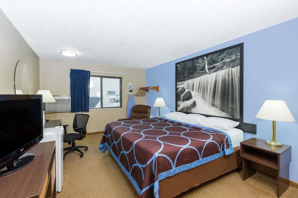 Standard Room, 1 King Bed, Non Smoking, Ground Floor