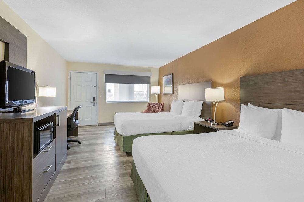 Best Western Superstition Springs Inn Standard Room, 2 Queen Beds, Non Smoking, Refrigerator & Microwave 2