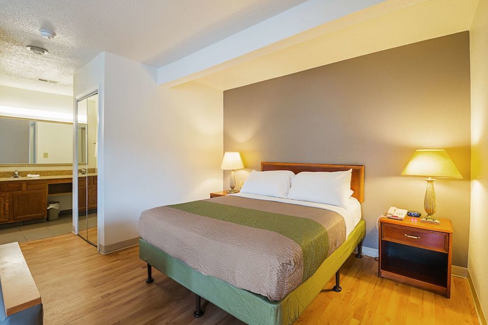 Standard Room, 1 Queen Bed, Accessible, Non Smoking