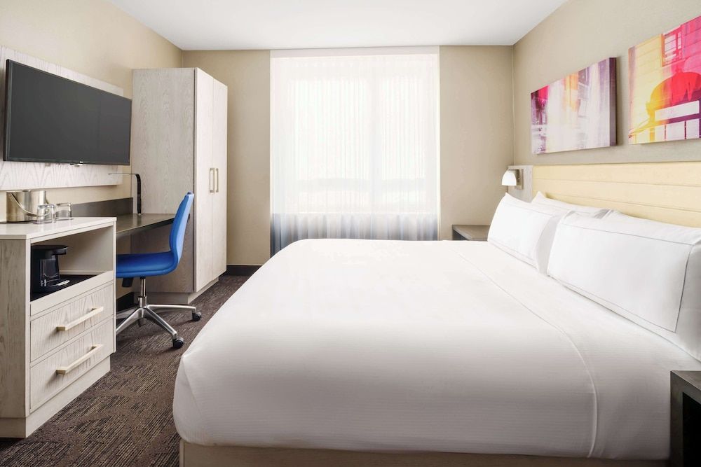 DoubleTree by Hilton New York Times Square West Standard Room, 1 King Bed, Non Smoking 2