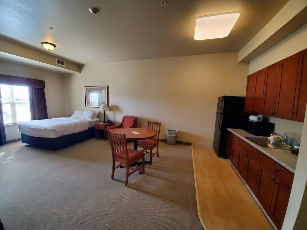 Suite, 1 Queen Bed, Accessible, Non Smoking (Efficiency)