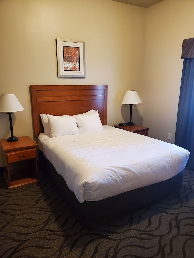 Suite, 1 Queen Bed, Accessible, Non Smoking (Efficiency)