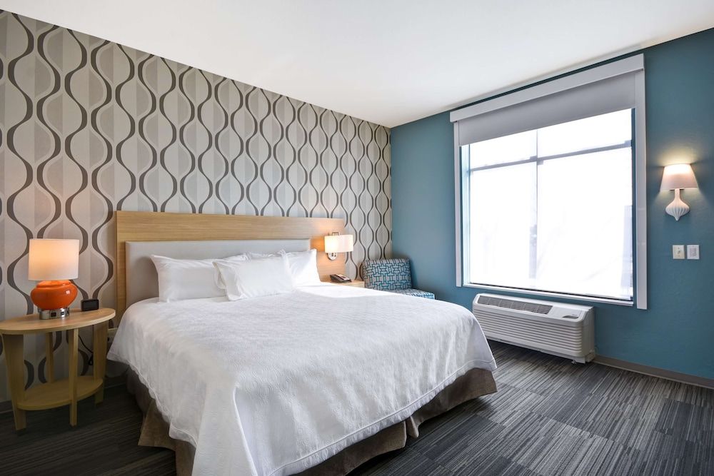 Suite, 1 King Bed, Accessible, Non Smoking (Hearing)