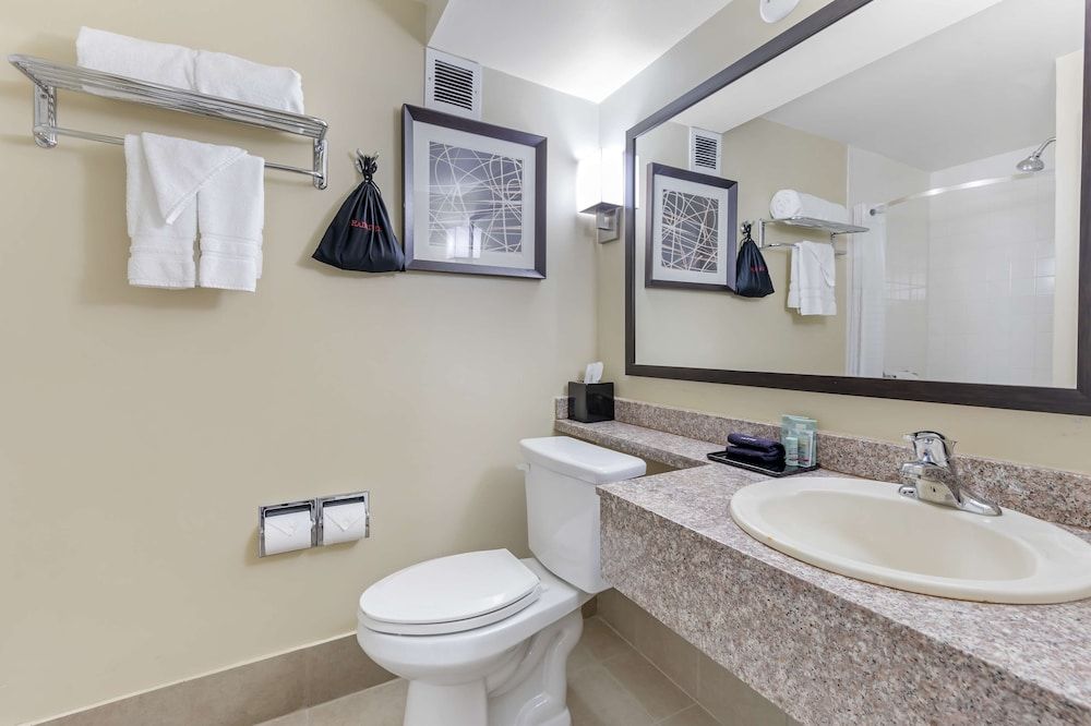 Best Western Canoga Park Motor Inn Standard Room, 1 King Bed, Non Smoking, Refrigerator & Microwave 3