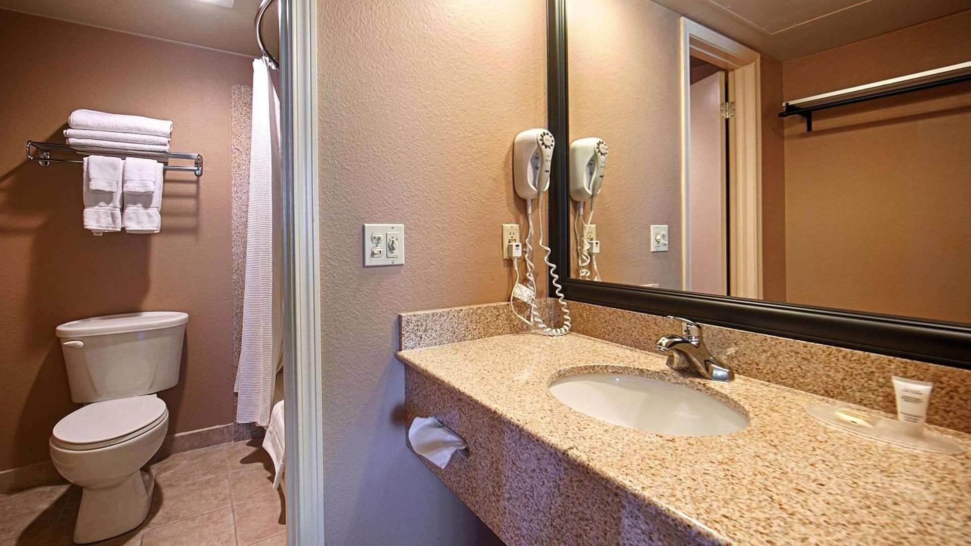 1 Queen Bed, Communication Assistance, Non-Smoking, Full Breakfast