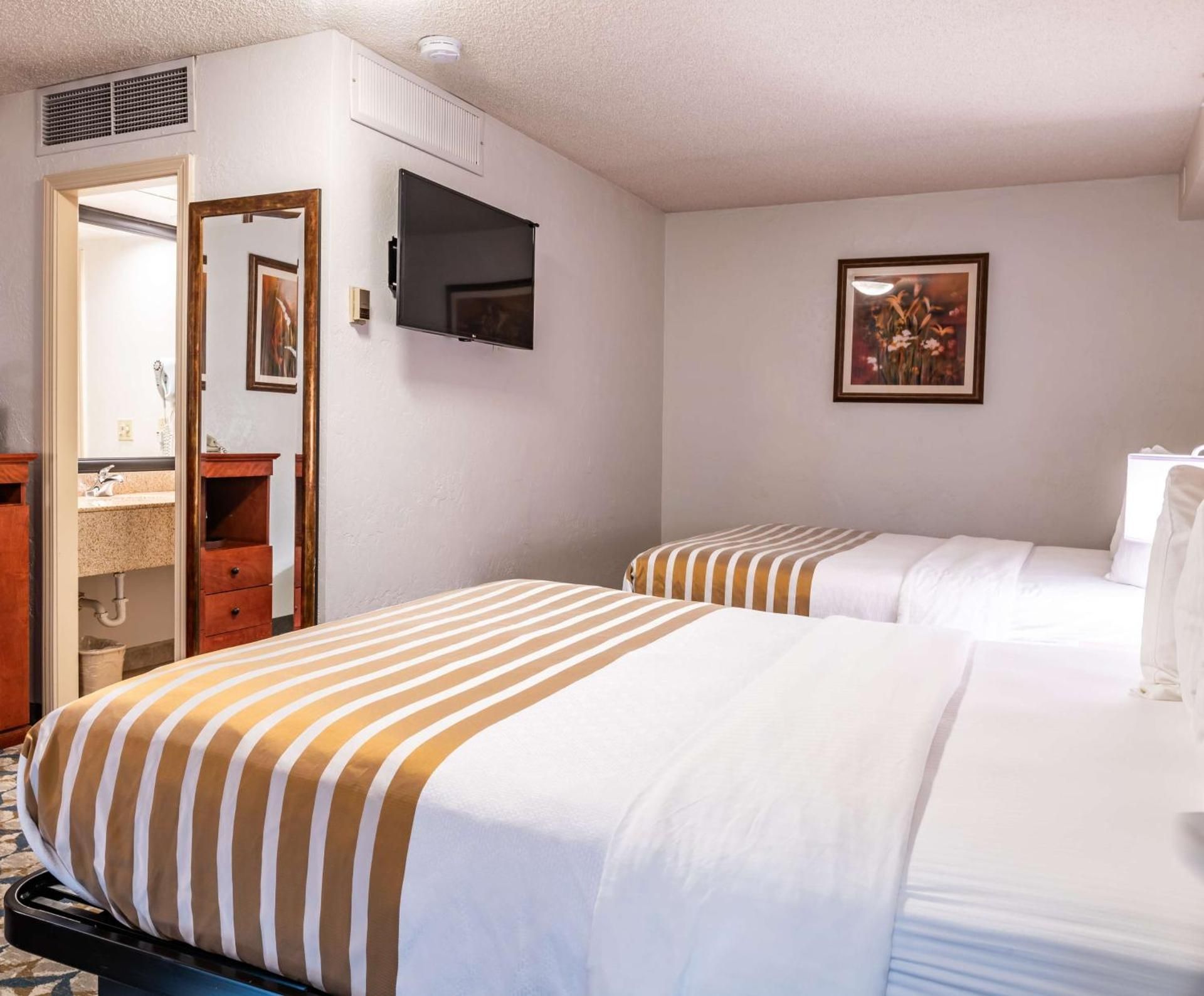 2 Queen Beds, Communication Assistance, Non-Smoking, Full Breakfast