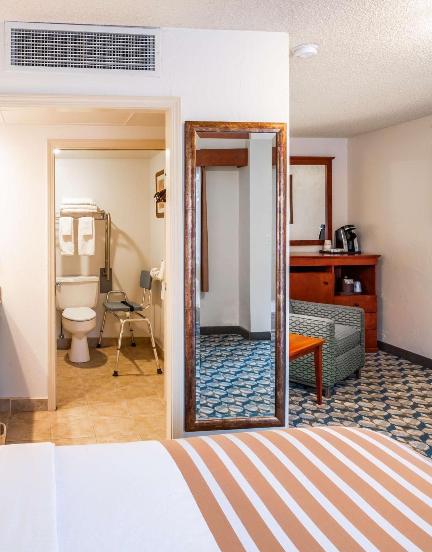 1 DOUBLE BED, Mobility accessible, Communication Assistance, Bathtub, Non-smoking, FULL BREAKFAST