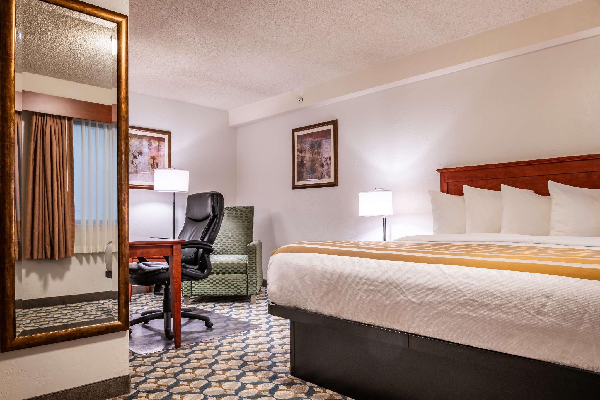 1 King Bed, Communication Assistance, Non-Smoking, Full Breakfast