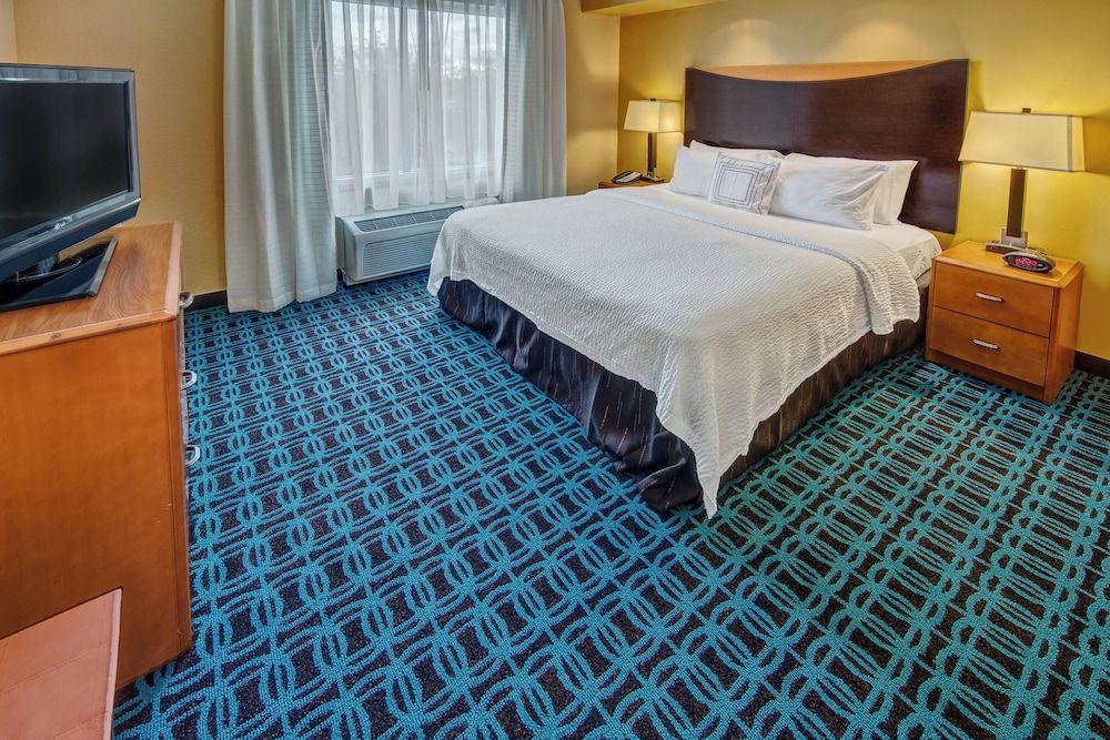 Room, 1 King Bed, Non Smoking (Hearing Accessible)