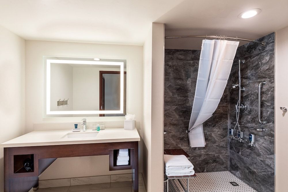 undefined Four Points by Sheraton Atlanta Airport West 7