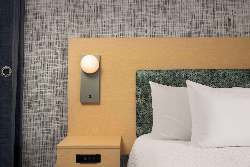 Studio, 1 Queen Bed, Accessible (Roll-in Shower)