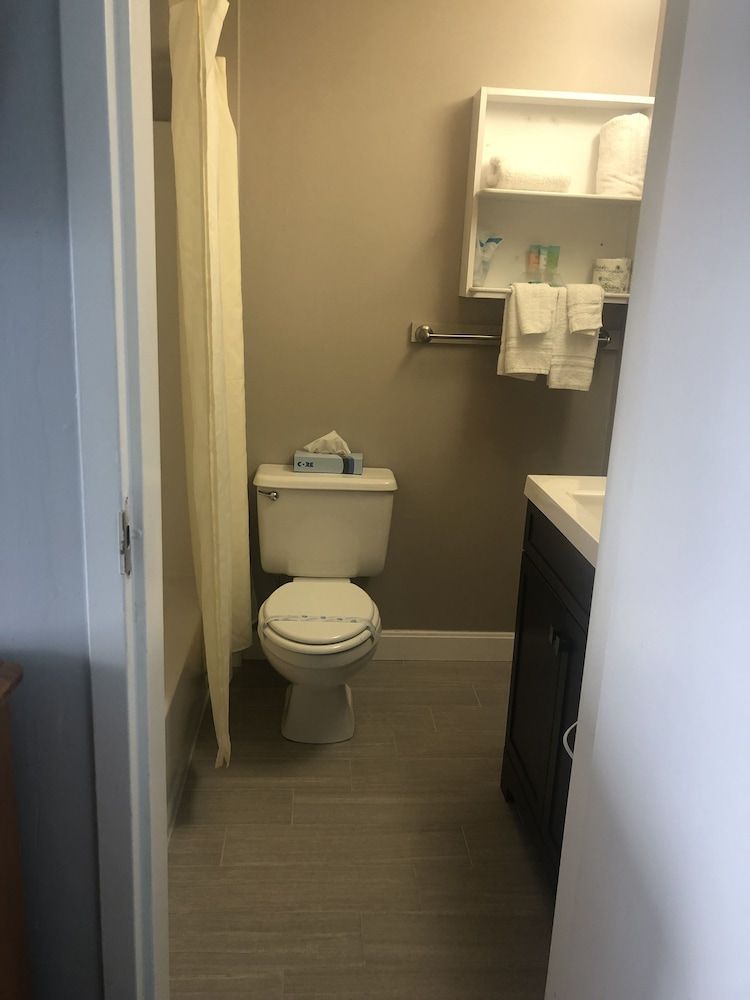 Atlantic House Signature Room, 1 King Bed, Non Smoking, Partial Ocean View 6