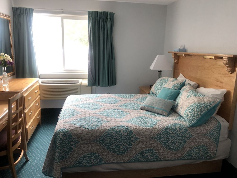 Atlantic House Standard Room, 1 Queen Bed, Non Smoking, Courtyard View 3