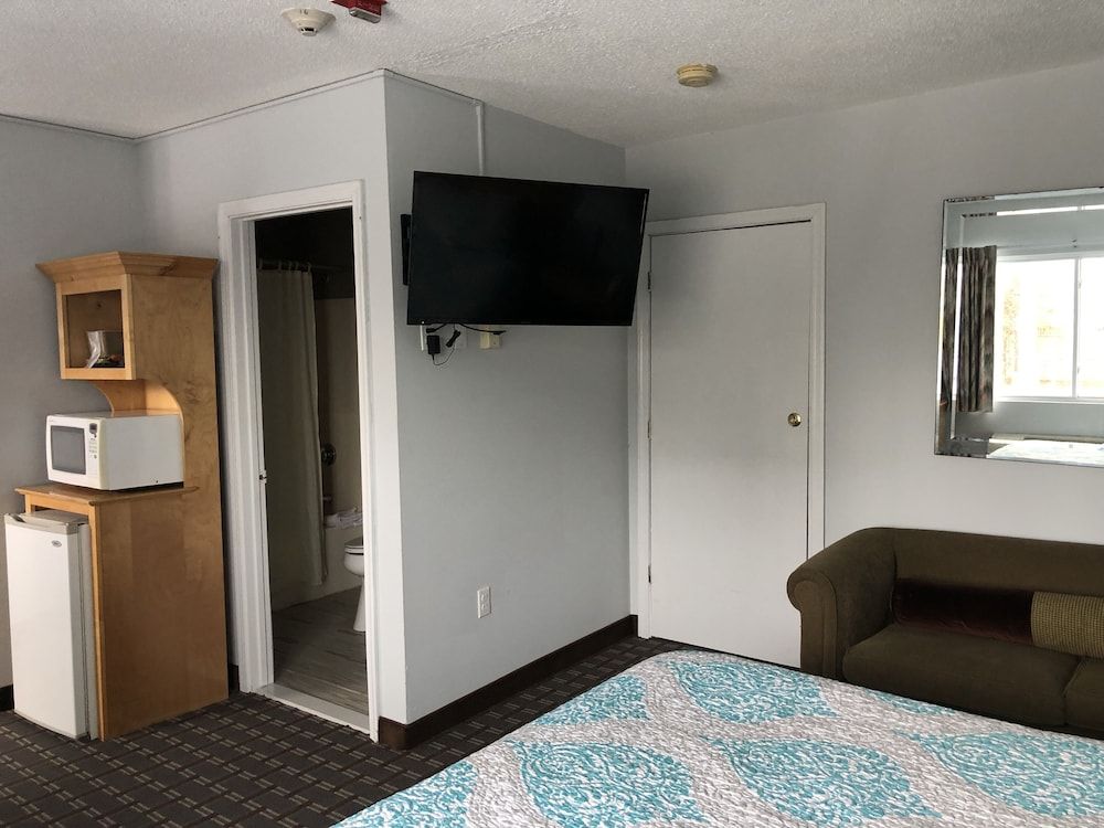Atlantic House Signature Room, 1 King Bed, Non Smoking, Partial Ocean View 7