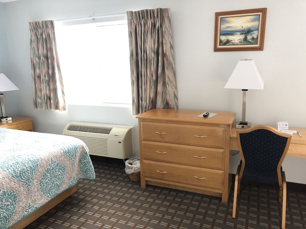 Atlantic House Signature Room, 1 King Bed, Non Smoking, Partial Ocean View 5
