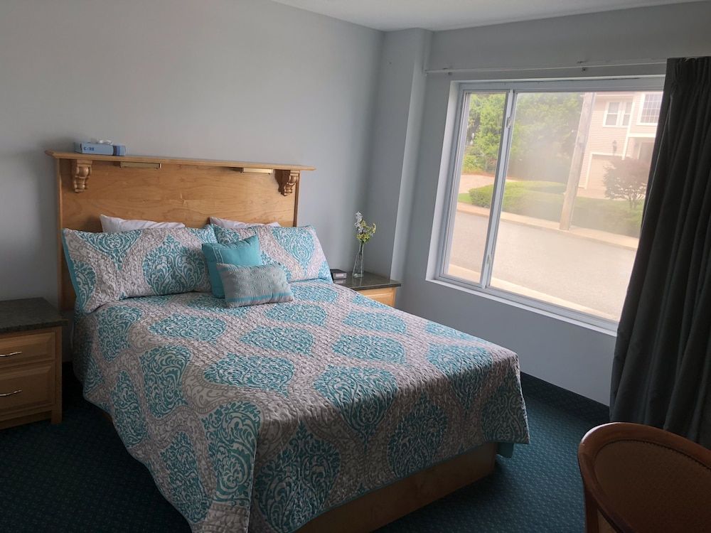 Signature Double Room, 2 Queen Beds, Non Smoking, Partial Ocean View