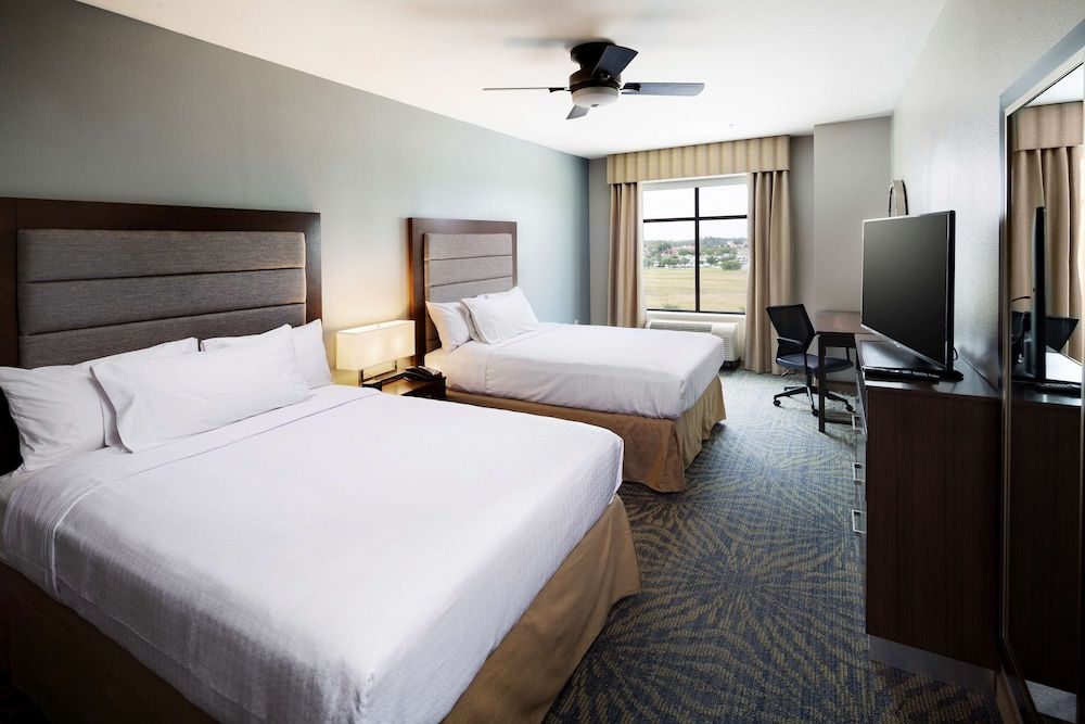 Suite, 2 Queen Beds, Accessible, Bathtub