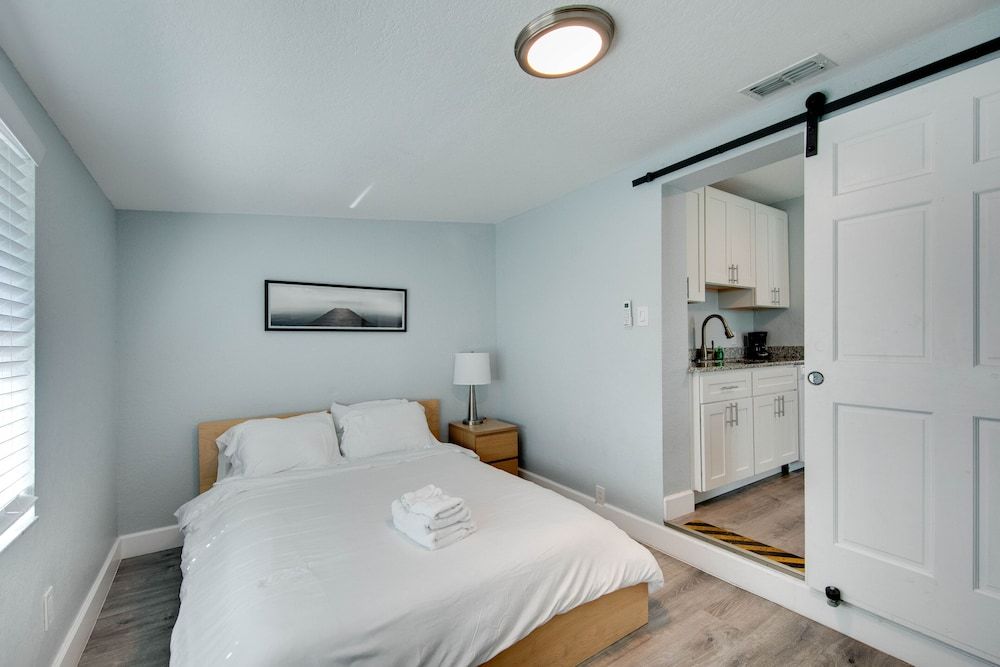 Two-Bedroom Suite, Pool View (Unit 3)