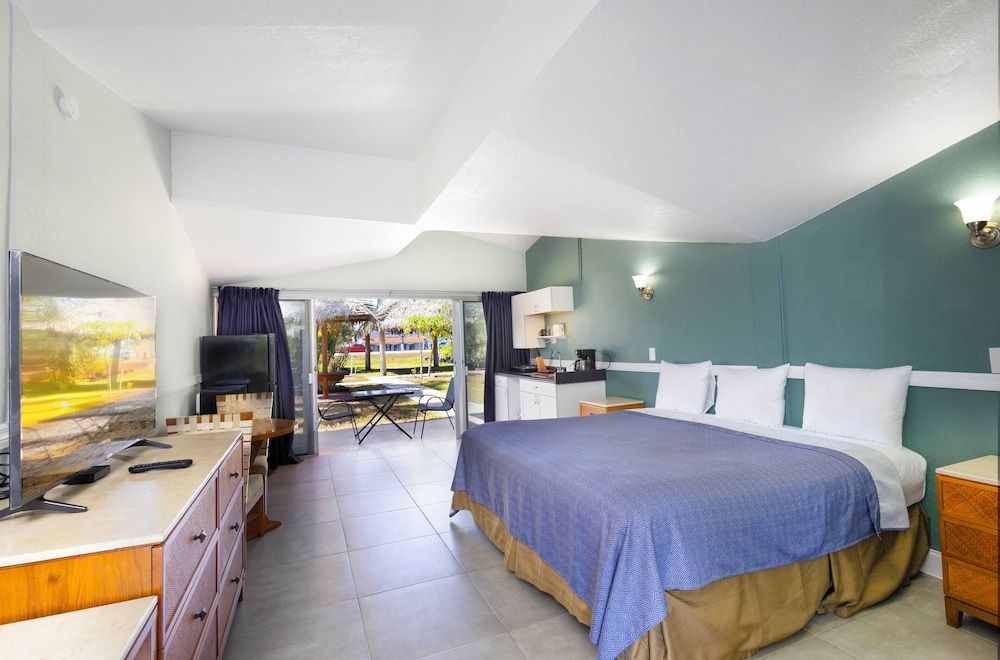 Classic Room with King Bed