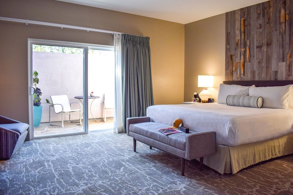 Beachside Inn Room, 1 King Bed, Accessible 2