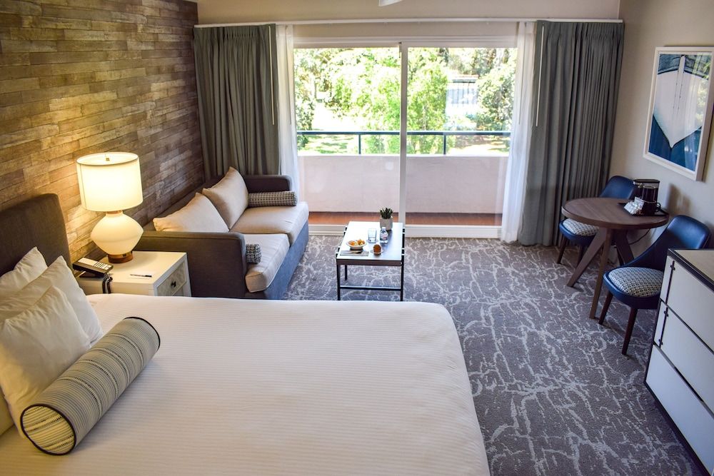 undefined Beachside Inn 7