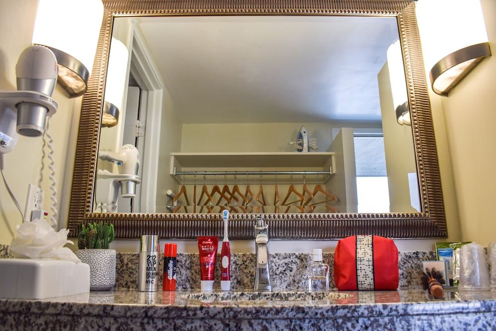 Beachside Inn Room, 1 King Bed, Accessible 6