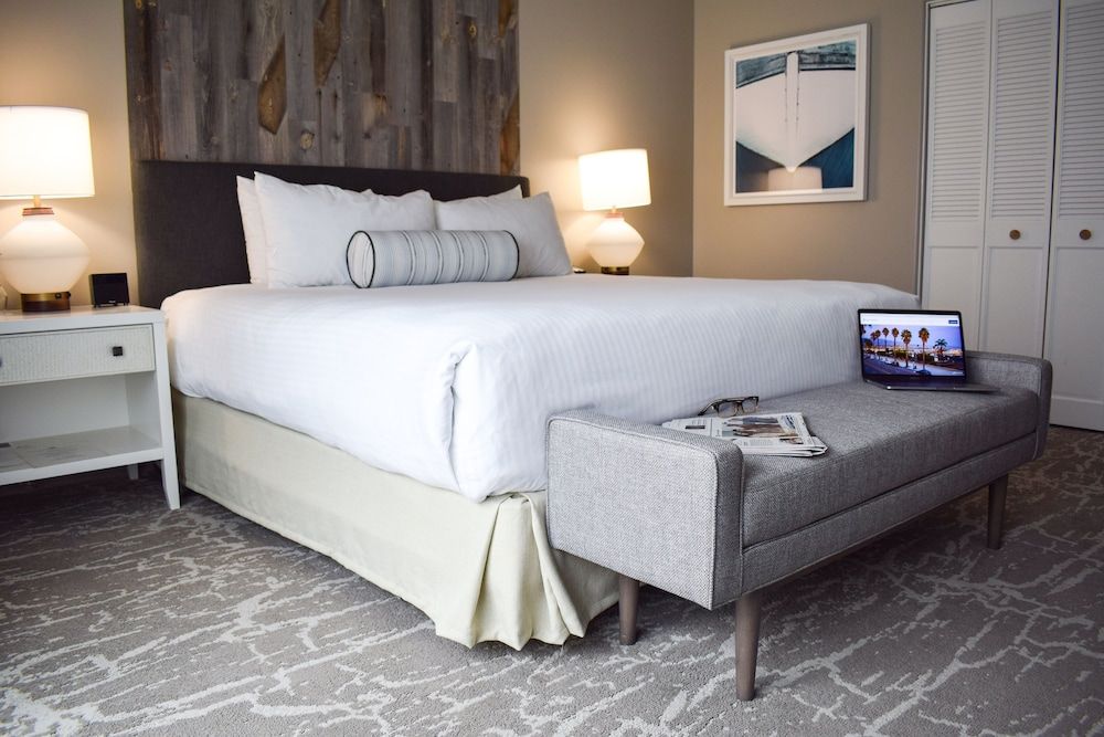 Beachside Inn Room, 1 King Bed, Accessible 5