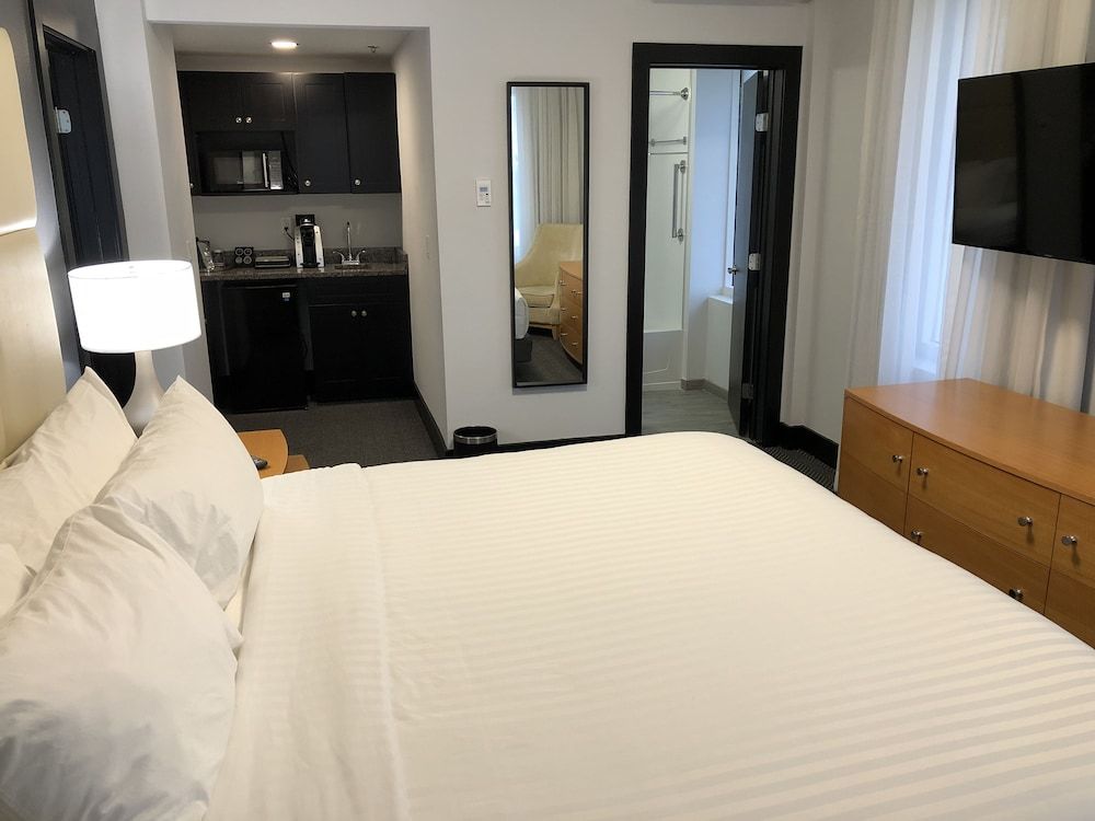 Streamline Hotel Suite, Multiple Beds (Two Bedroom Suite w/ Two Queens and O)