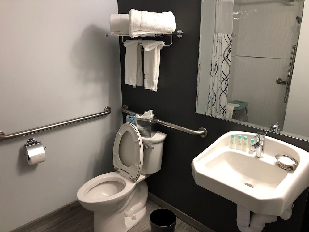 Standard, Queen, Accessible, City View