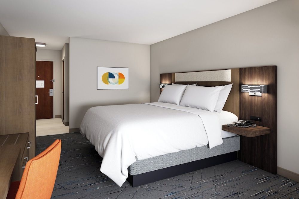 Suite, 1 King Bed (Fountain View)